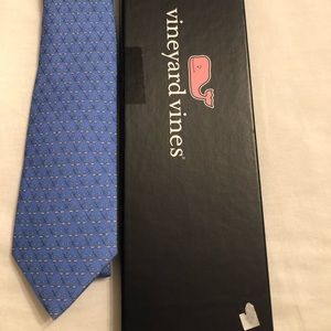Brand new in box boys Vineyard vines tie